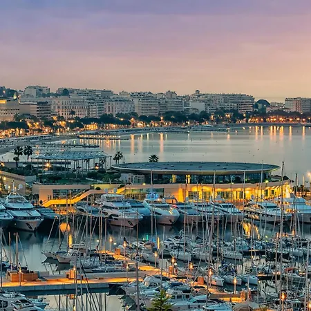 Appartement Luxurious 4-bedroom With Terrace On The Croisette Cannes