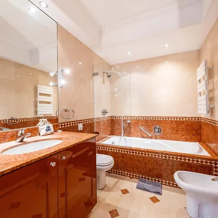 Appartement Luxurious 4-bedroom With Terrace On The Croisette Cannes