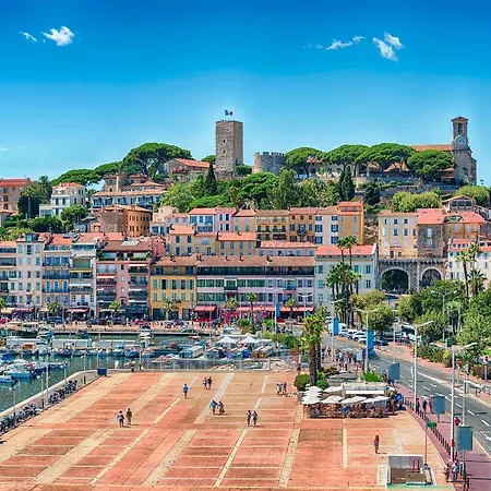 Luxurious 4-bedroom With Terrace On The Croisette Cannes