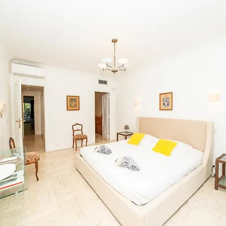 Luxurious 4-bedroom With Terrace On The Croisette * Cannes
