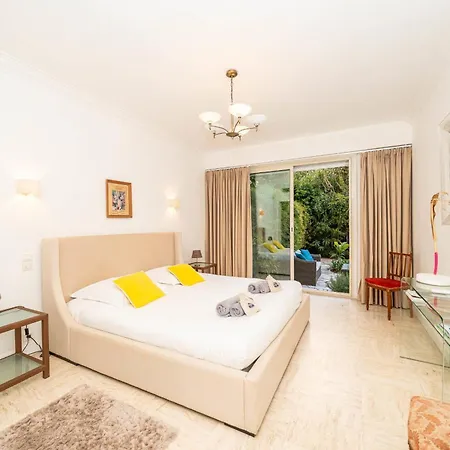 Luxurious 4-bedroom With Terrace On The Croisette Appartement Cannes